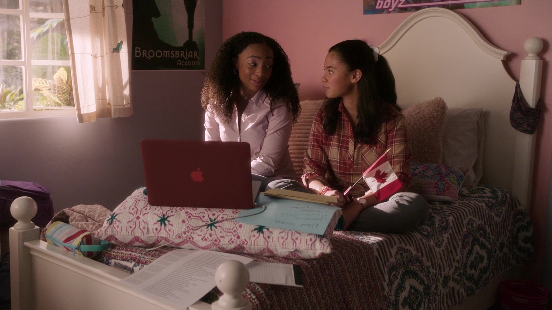 Apple MacBook Air Laptop In Diary Of A Future President S02E04 United Nations