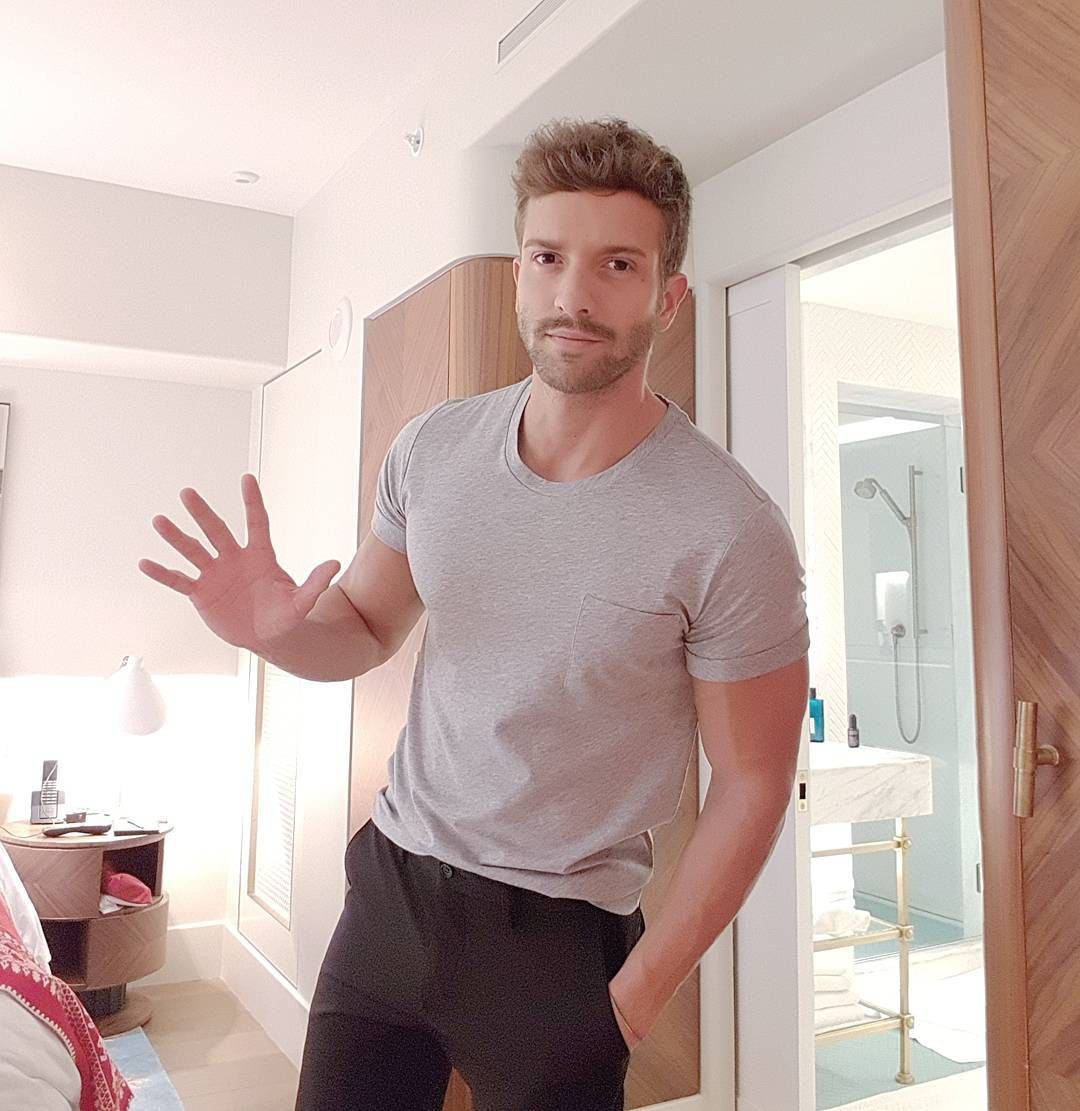 Pablo Alborán on Instagram: “#cocktail #miami #warner #warnermusic #nuevodisco #newalbum”. Mens tshirts, Mens tops, White undershirt
