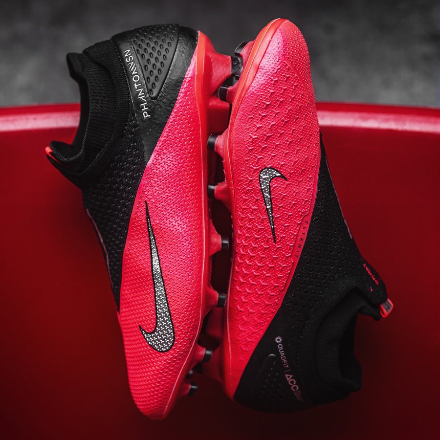 Nike PhantomVSN 2 in Future Lab and Kinetic Black at Unisport