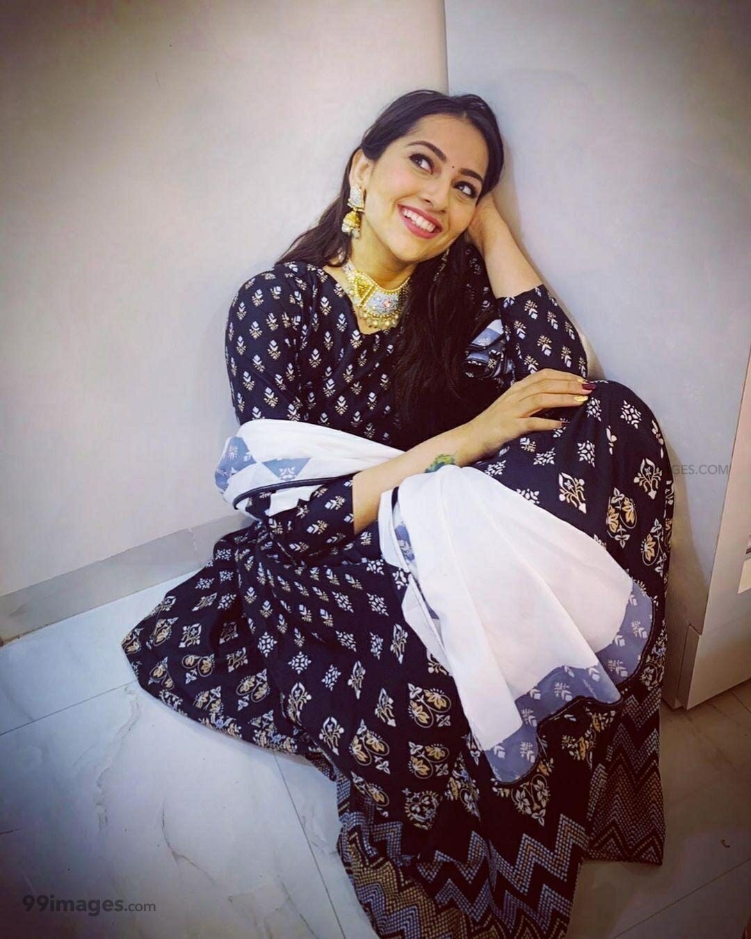 Anagha Bhosale HD Wallpaper (Desktop Background / Android / iPhone) (1080p, 4k) (1080x1349)