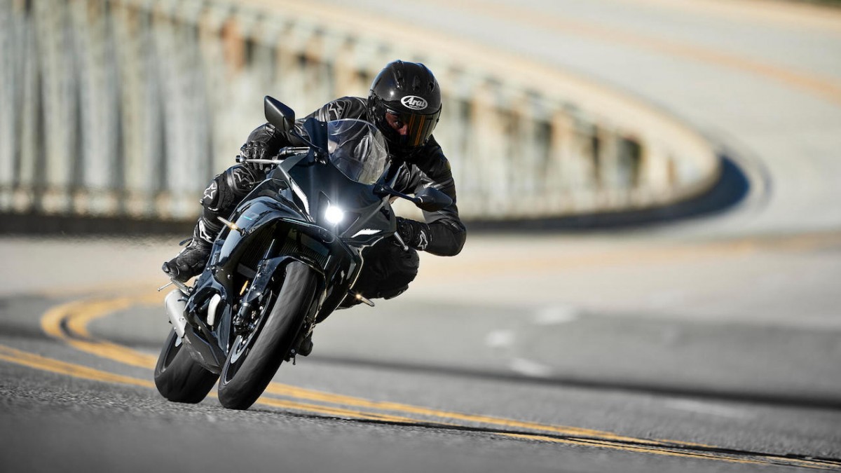 SHIFTING GEARS.com #Yamaha YZF #R15M Launch Soon In India