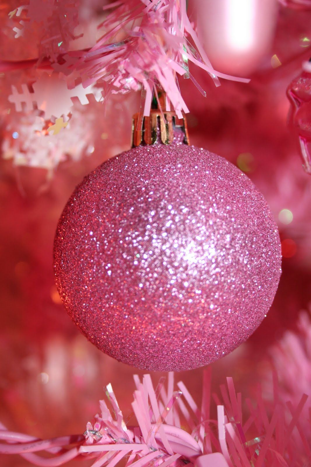 Pink Lights for Christmas Tree. Think Pretty n Pink!: Pink Christmas Tree with Pink Lights. Pink christmas, Pink christmas decorations, Christmas wallpaper