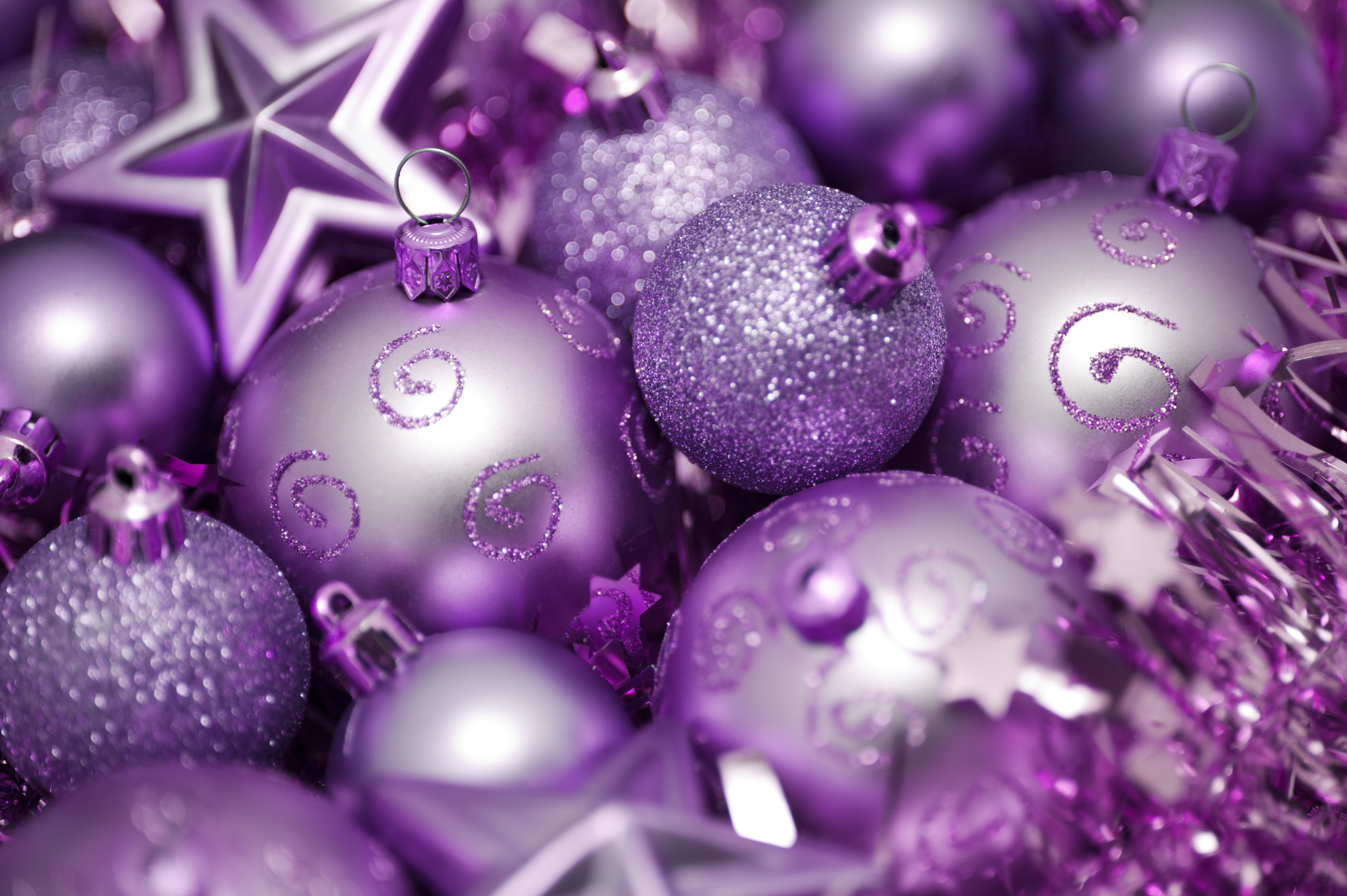 Photo of purple and pink christmas ornaments. Free christmas image