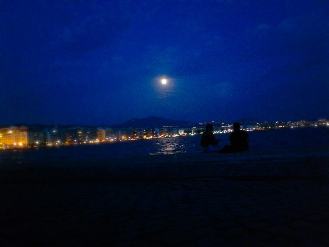 Moonlight Night Date Night Sky / iPhone HD Wallpaper Background Download HD Wallpaper (Desktop Background / Android / iPhone) (1080p, 4k) (1080x810)