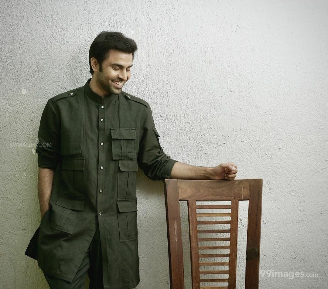 Jitendra Kumar HD Wallpaper (Desktop Background / Android / iPhone) (1080p, 4k) (1080x952)