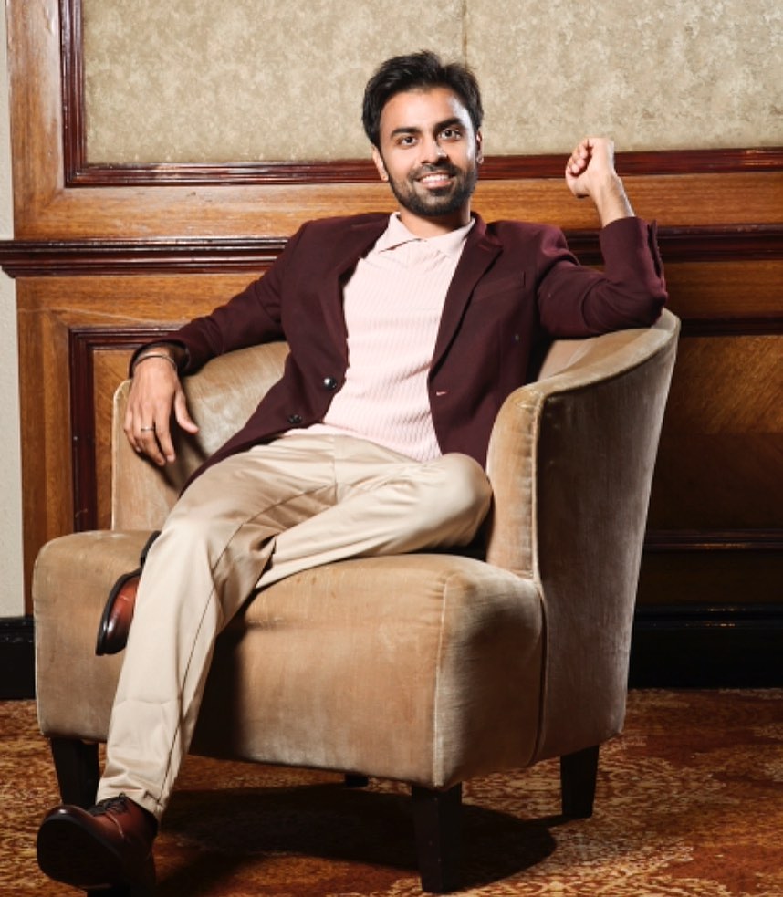 Jitendra Kumar HD Wallpaper & Photo Free Download