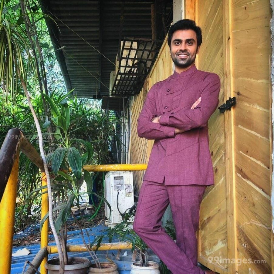 Jitendra Kumar HD Wallpaper (Desktop Background / Android / iPhone) (1080p, 4k) (903x903)