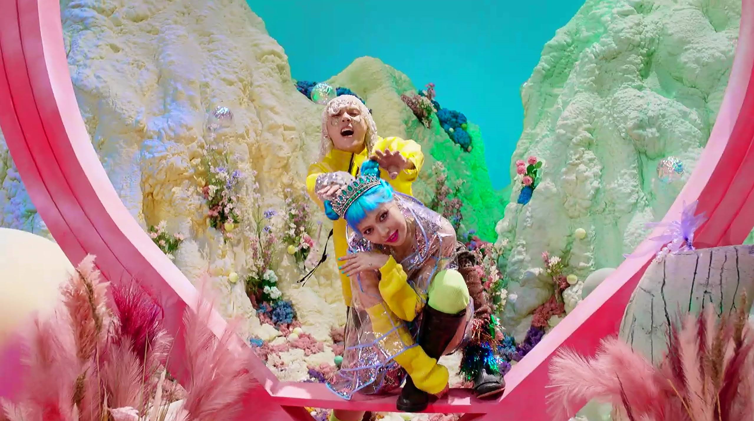 HYUNA & DAWN, They reveal the MV « PING PONG