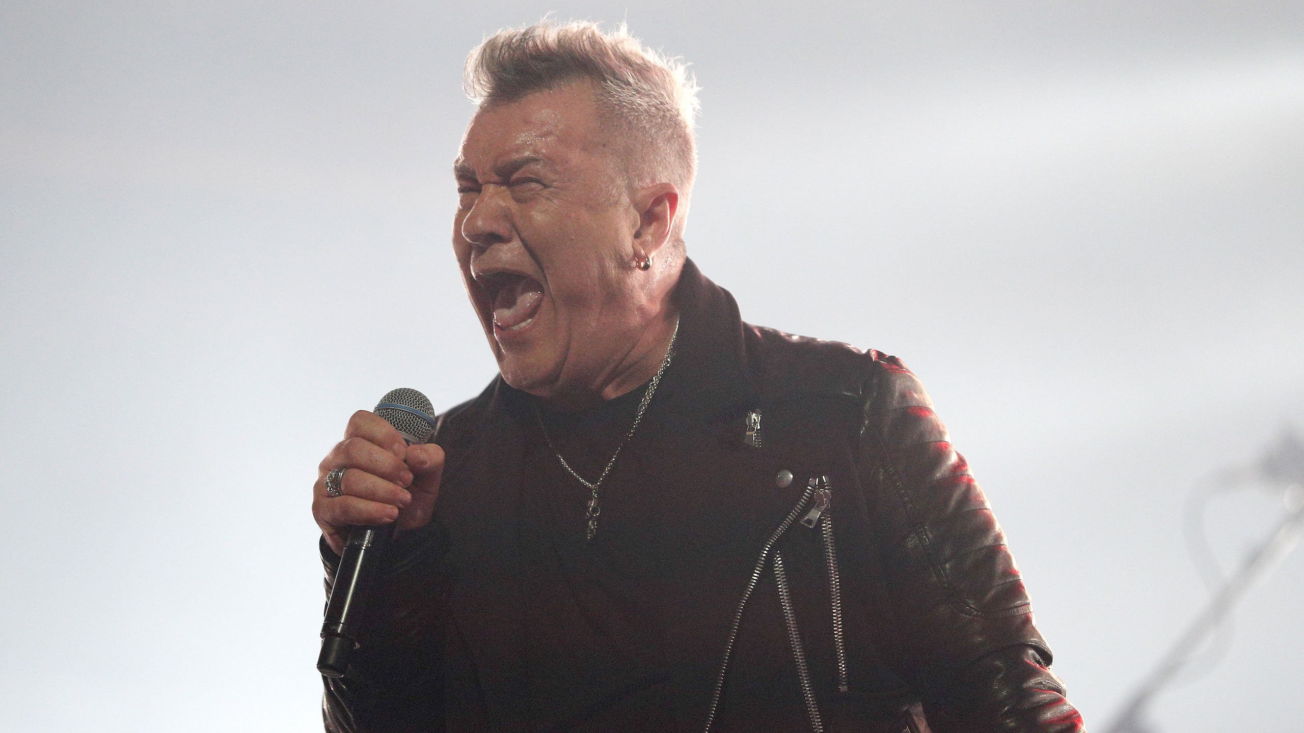 Jimmy Barnes Leaves Hospital After Falling On Stage