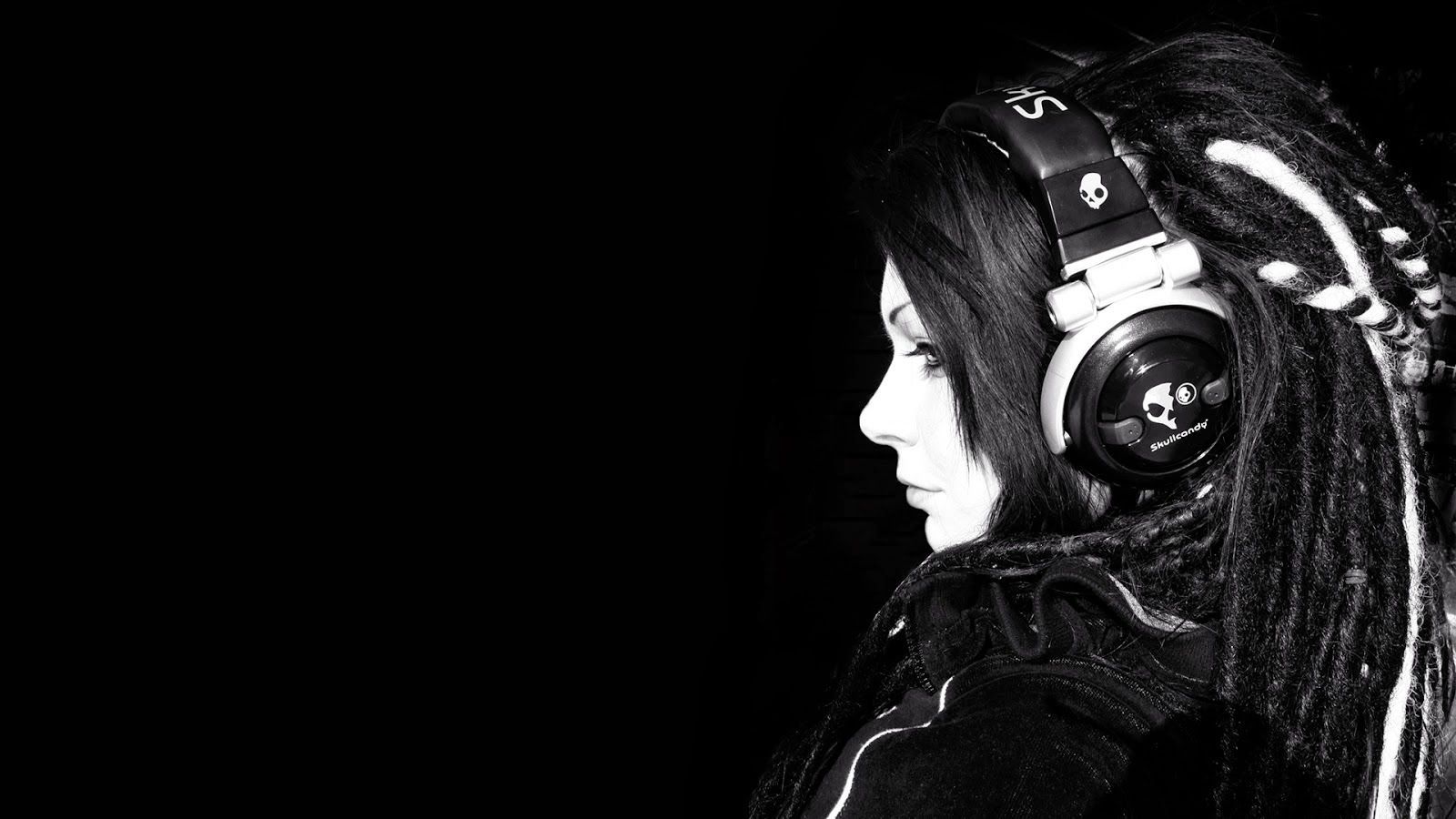 Girl Listening To Music Wallpapers Wallpaper Cave