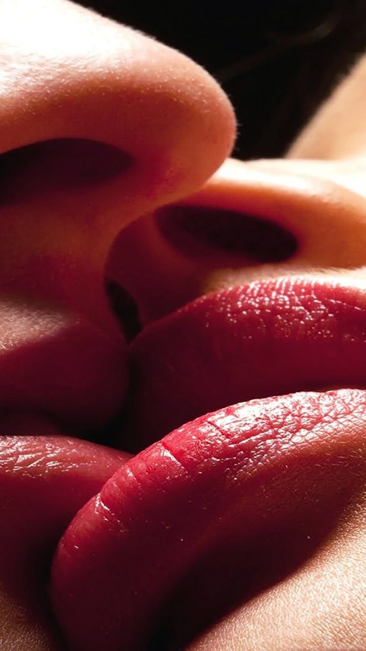 Couple lips kiss Desktop Background