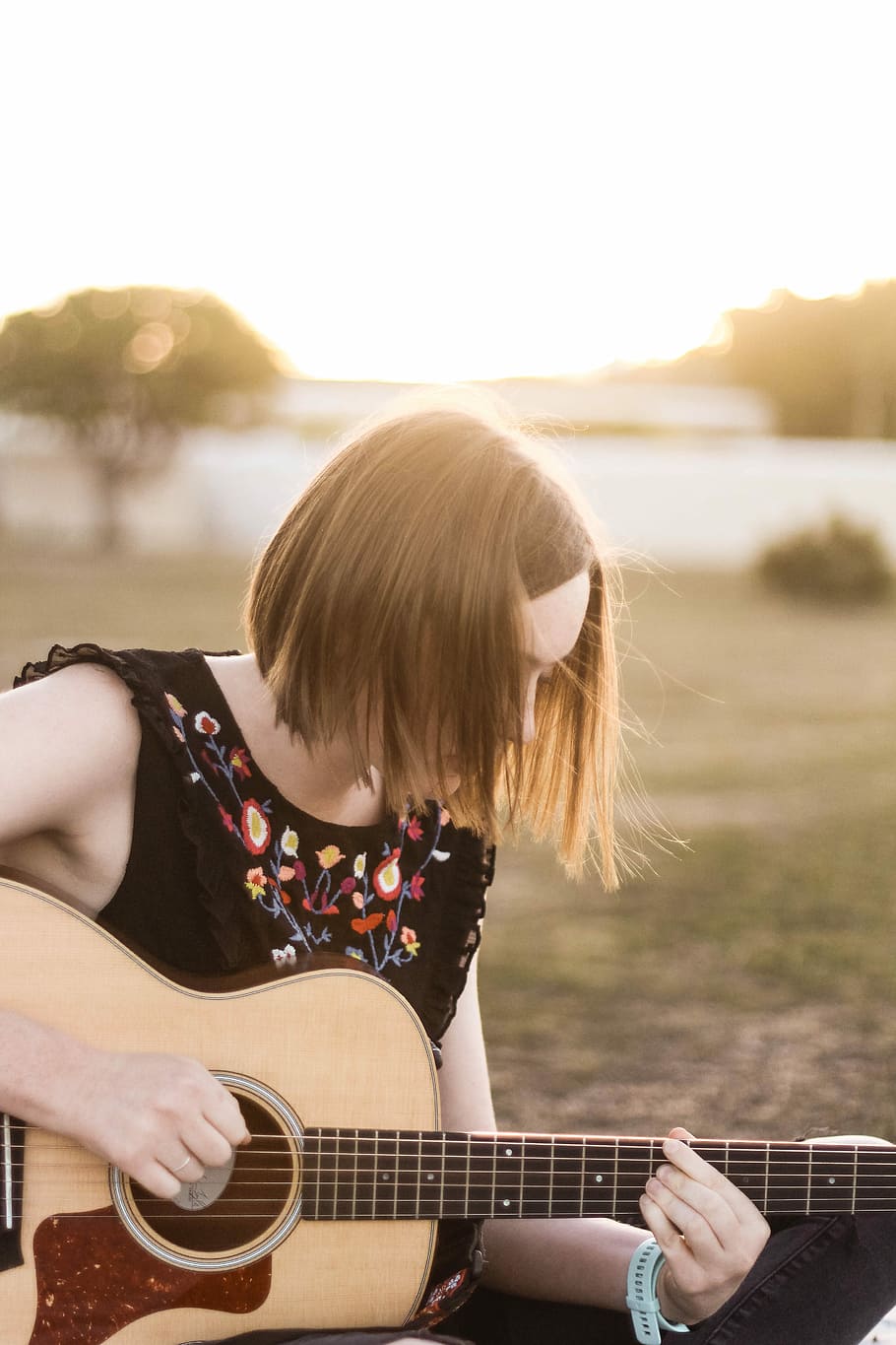 Woman Playing Acoustic Guitar, Woman Playing Guitar, Pic With Guitar Short Hair