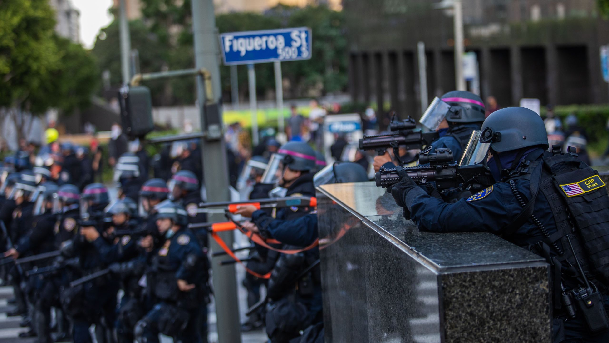 Its police. 2025 год полиция лос-анджелес. riot control officer in minneapolis. it police.
