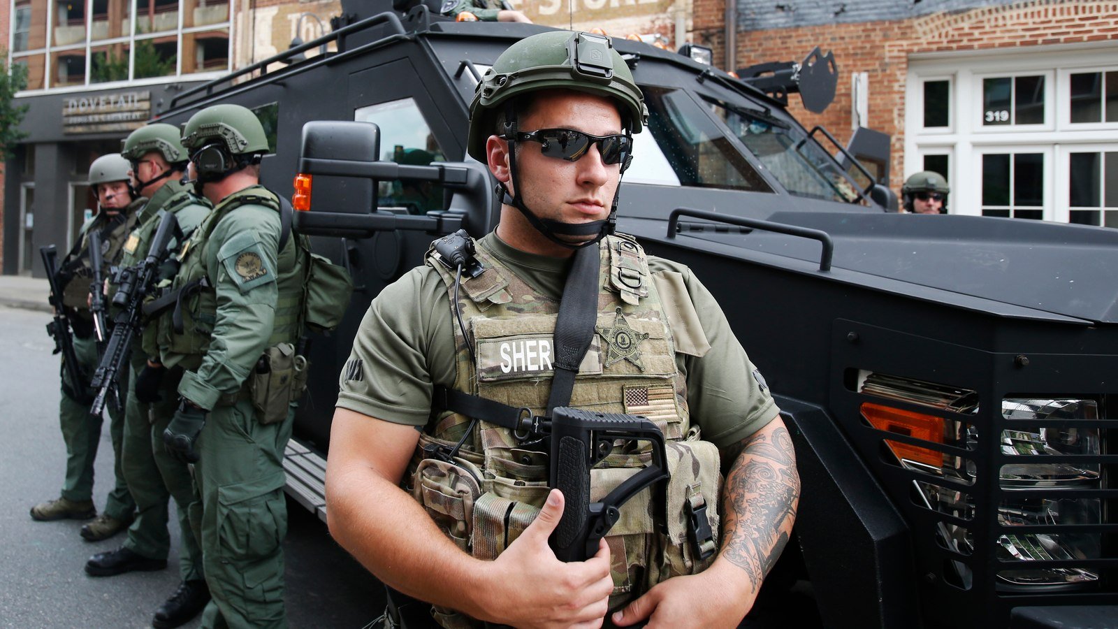 how-to-become-a-swat-team-member-career-trend