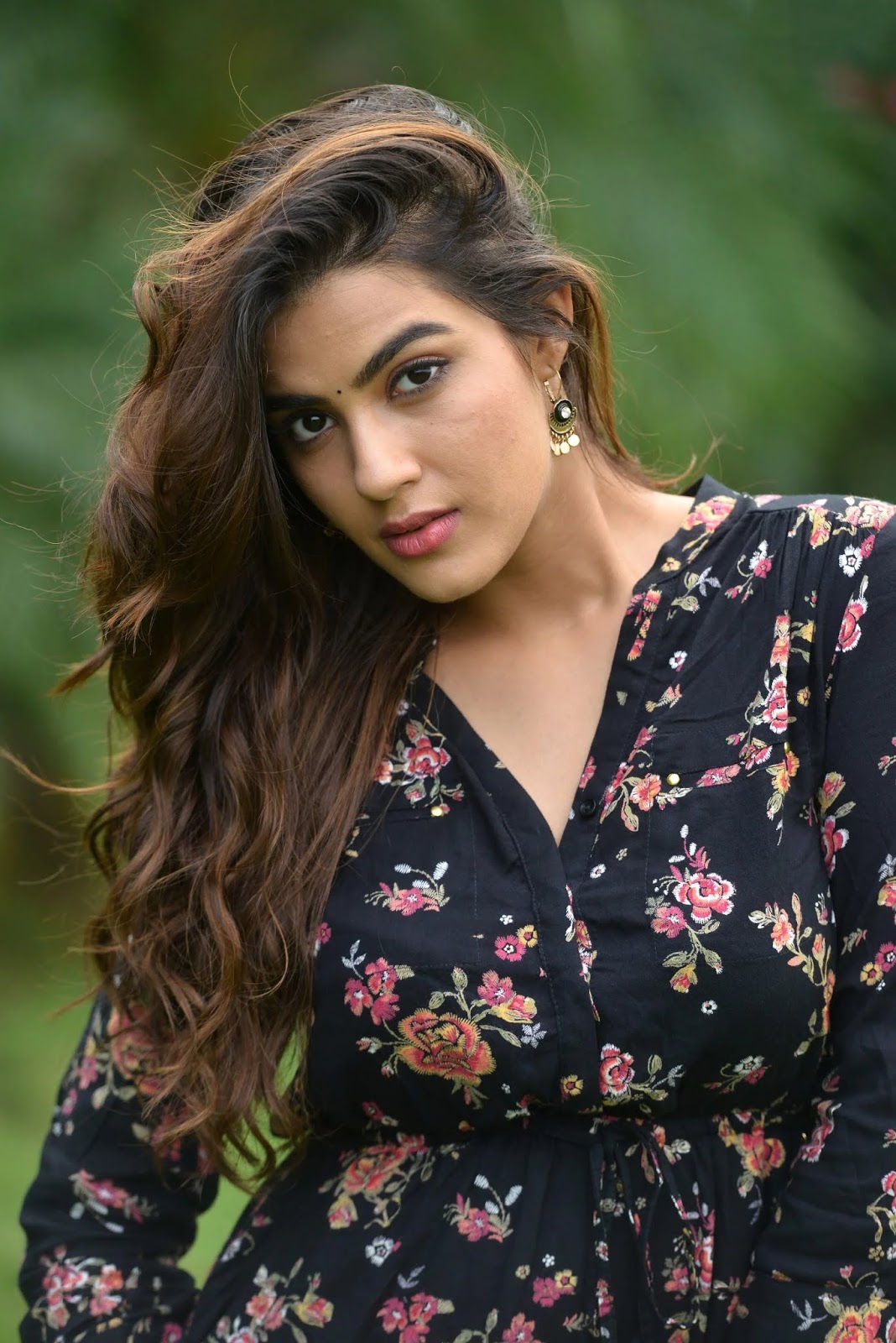 Kavya Thapar Super Gorgeous In New Outdoor Photohoot Bolly.. BaoBua.Com