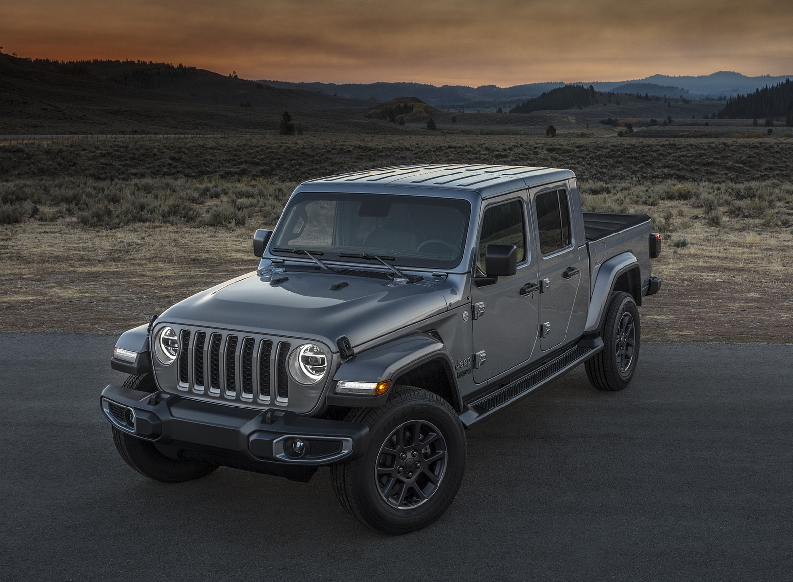 Jeep Gladiator Overland Front Three Quarter Wallpaper