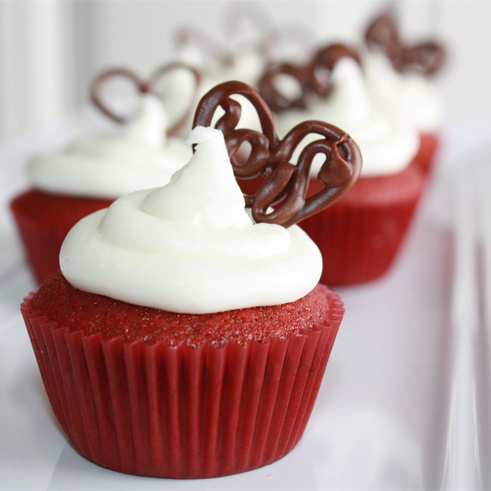 Tempting Valentine's Day Cupcakes to Make Your Sweetie Swoon