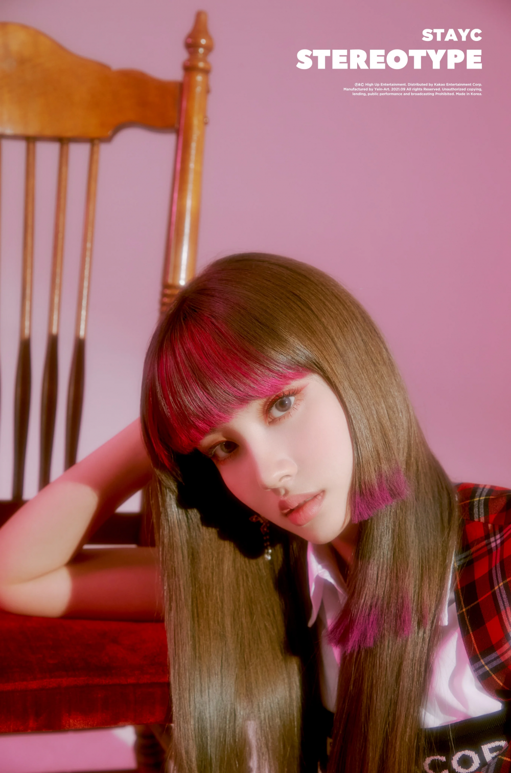 STAYC's Yoon and J display their lovable and magnetizing charms in the new teasers for 'STEREOTYPE'