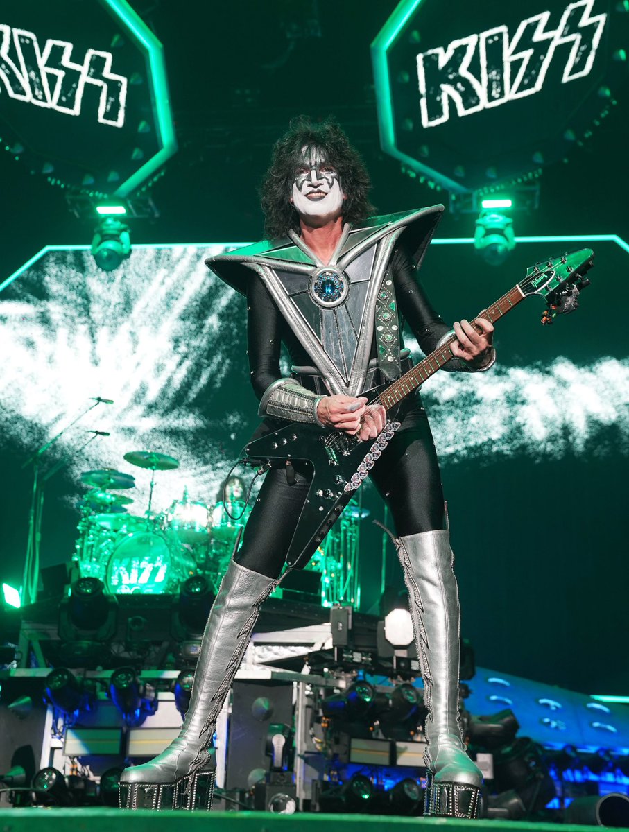Tommy Thayer - #TBT Here I am smiling March 2020 in Lubbock, TX at the very last show we did before Covid hit. What was the last concert you saw?