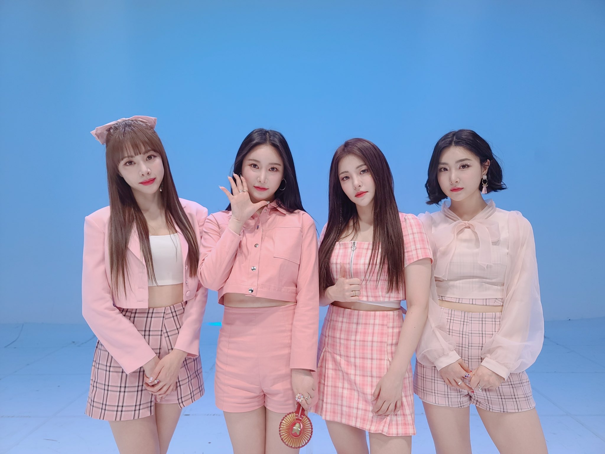 Kpop Girls Charts` by #BraveGirls debuts at on Worldwide iTunes Song Chart