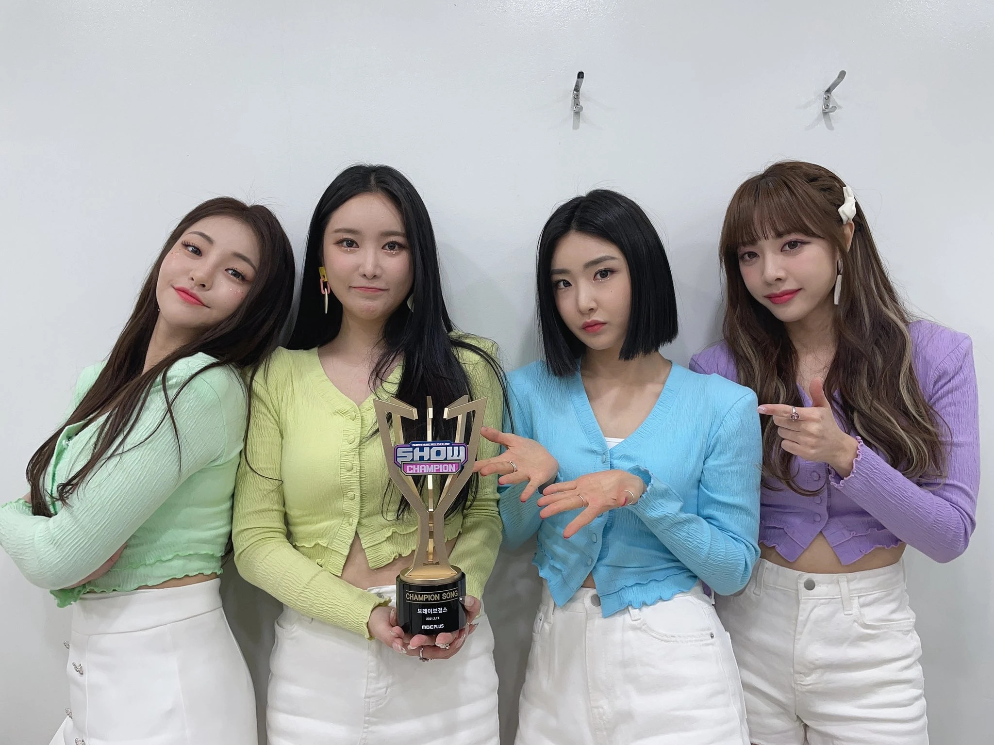 Brave Girls SNS Update at Show Champion