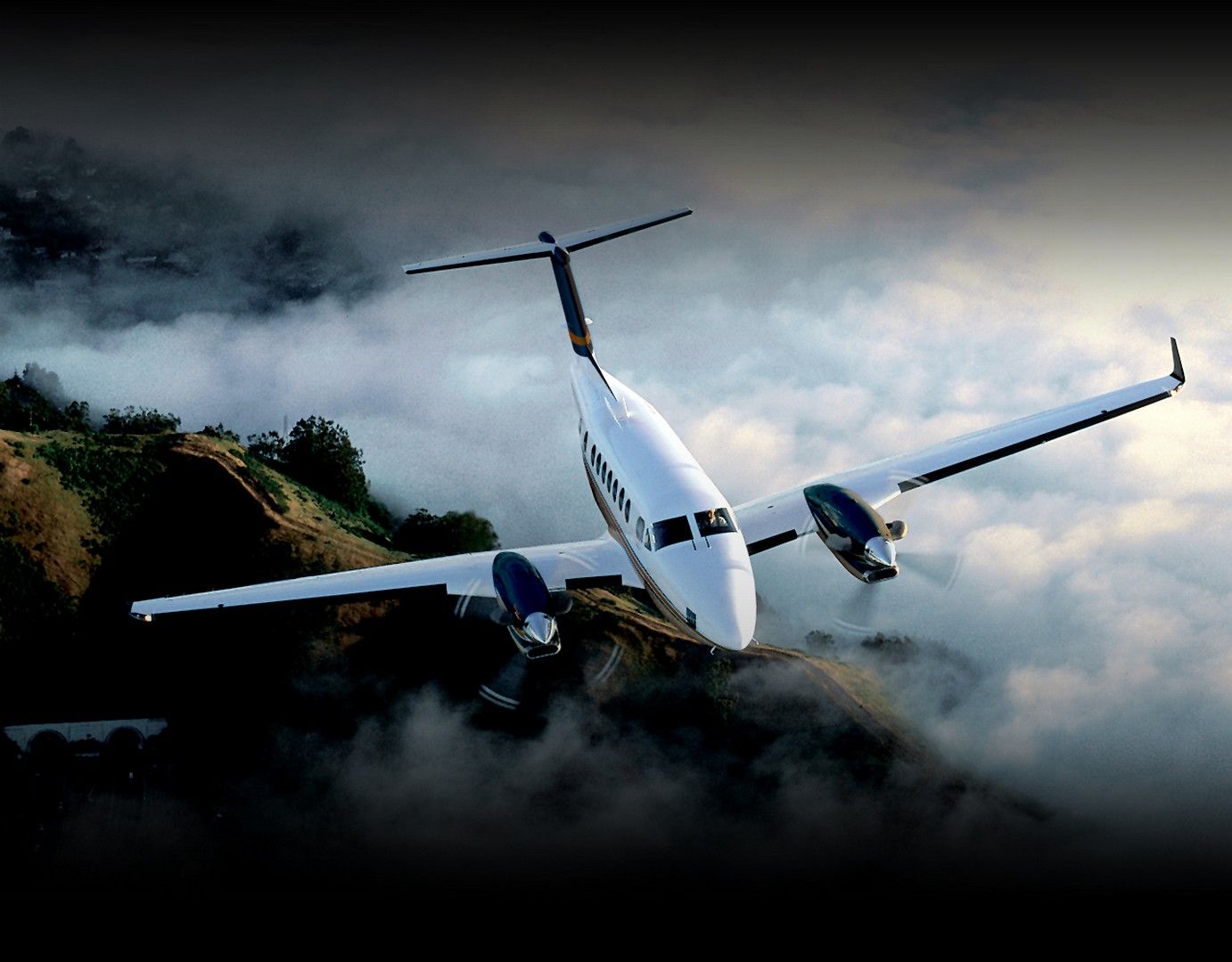 HD Beech 80 Queen Air (Beech) wallpaper. Aviation airplane, Small airplanes, Airplane painting