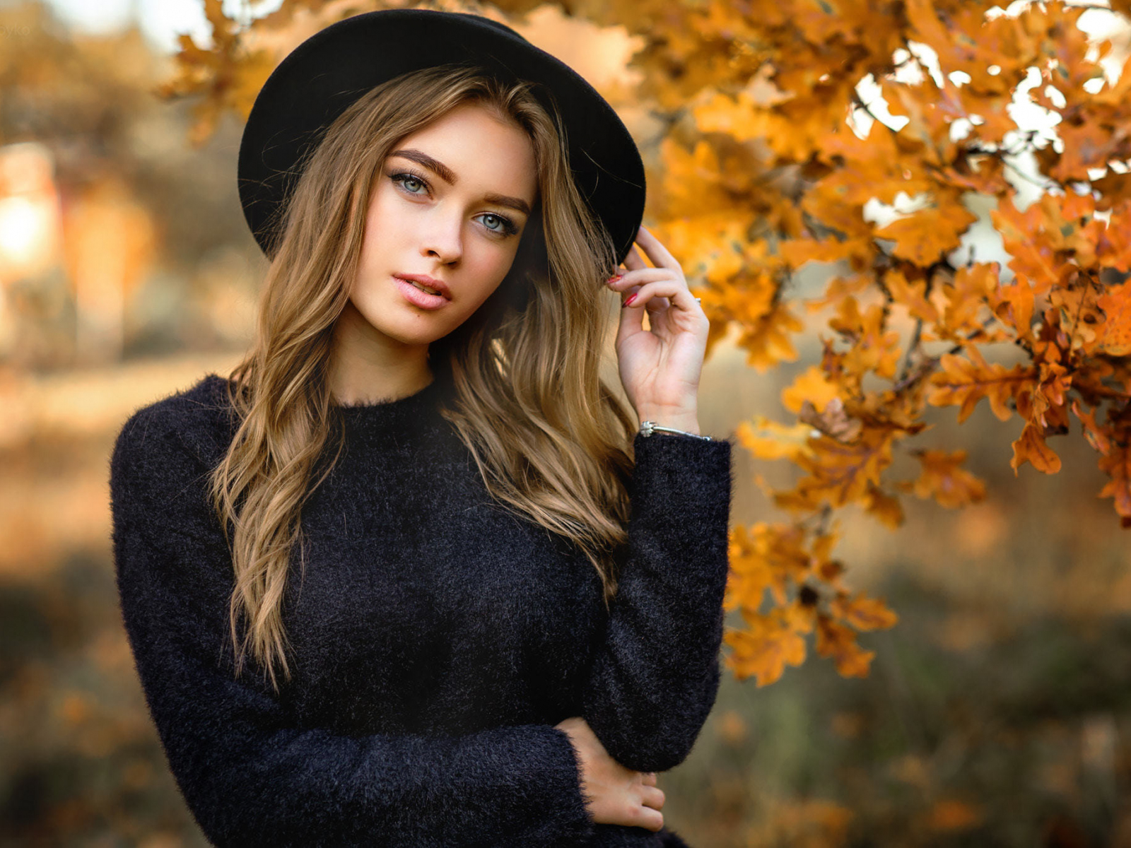 Desktop Wallpaper Gorgeous, Girl Model, Black Outfit, Fall, Outdoor, HD Image, Picture, Background, 9c143c