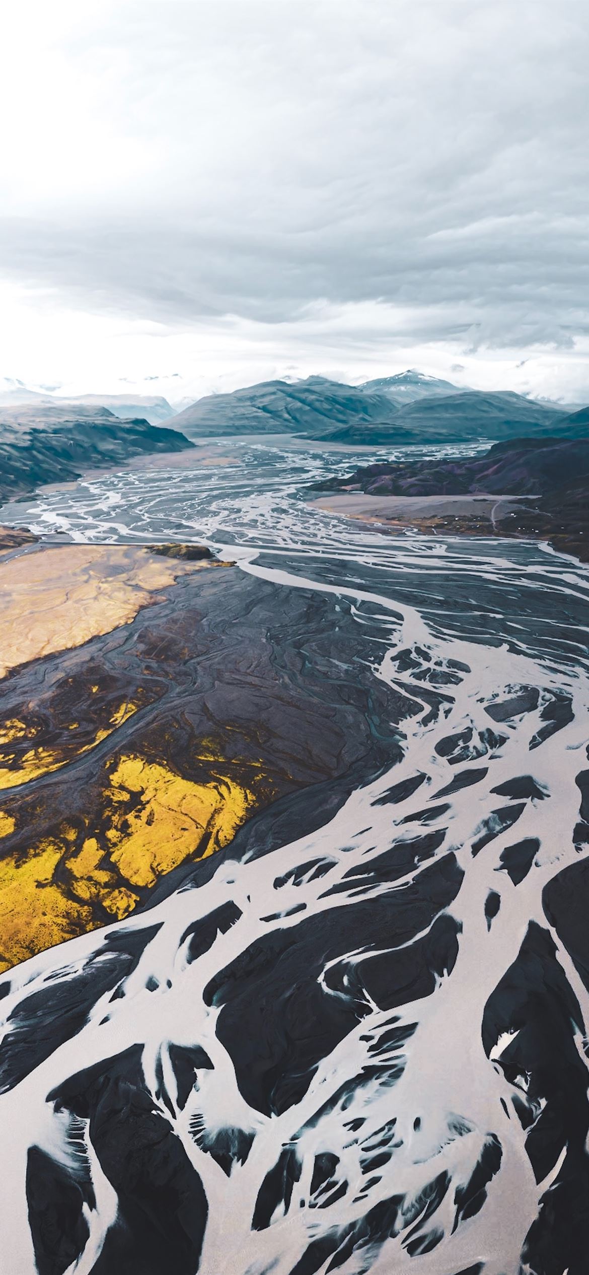 white mountains under clo. iPhone 12