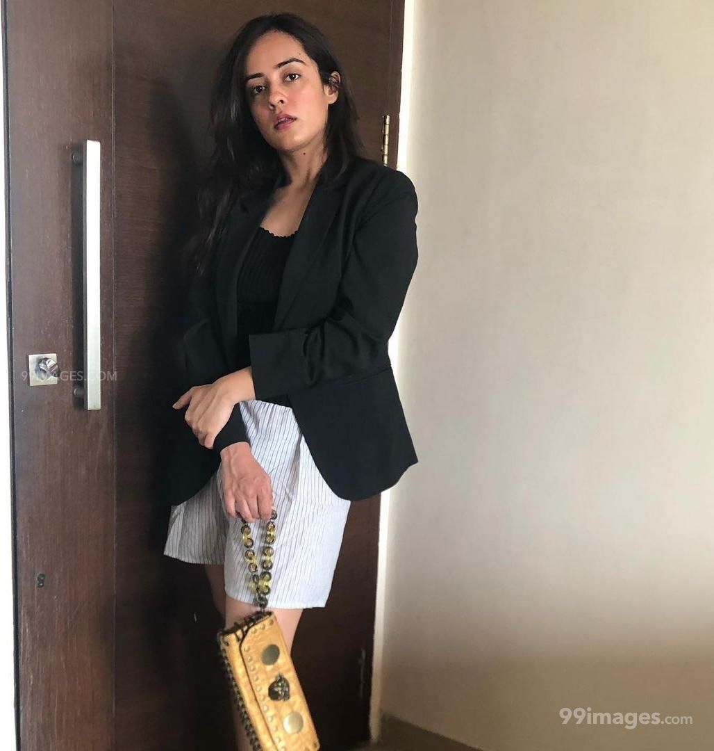 Priya Tandon HD Wallpaper (Desktop Background / Android / iPhone) (1080p, 4k) (1028x1080)