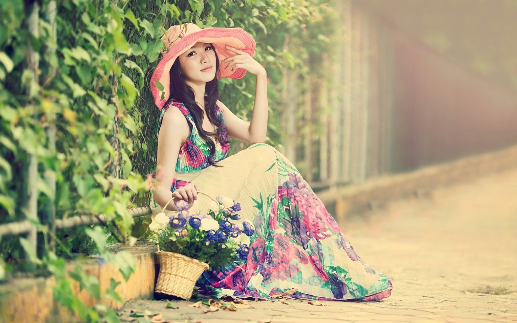 Girl Hat Wallpaper 43332 1680x1050px