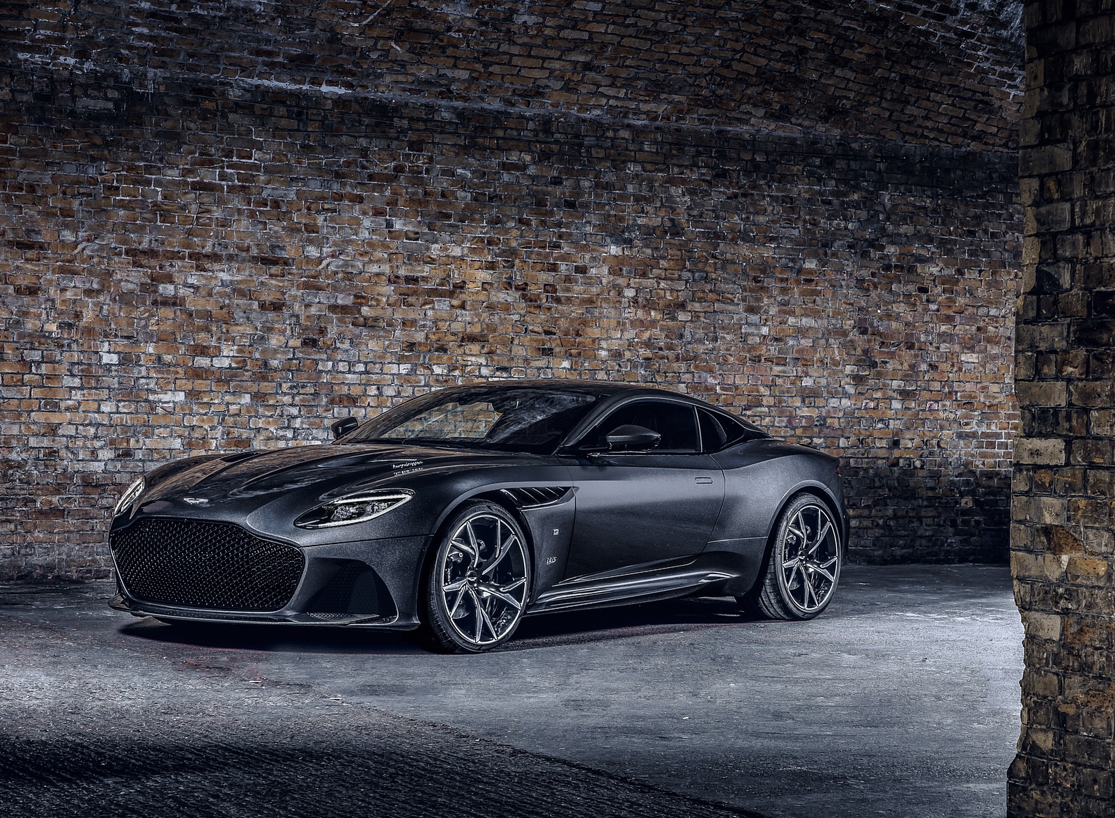 Aston Martin DBS Superleggera 007 Edition Wallpaper (HD Image)