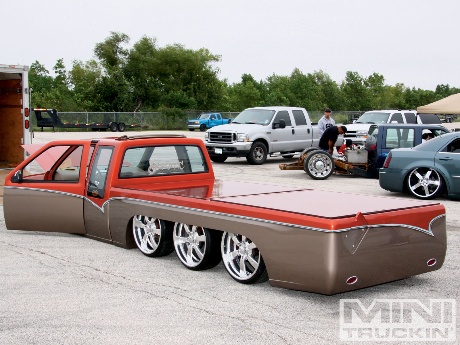 Free download 1007mt 10 2009 battle drag 5 custom truck showlowered truckjpg [1600x1200] for your Desktop, Mobile & Tablet. Explore Dropped Truck Wallpaper. Semi Truck Wallpaper, Custom Truck Wallpaper, Chevy Truck Wallpaper