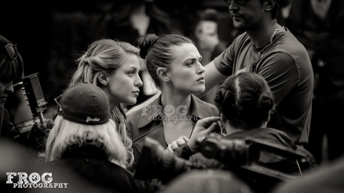 MelissaBenoistUpdate photo of Melissa Benoist and Katie Mcgrath on set #Supergirl (August 30)