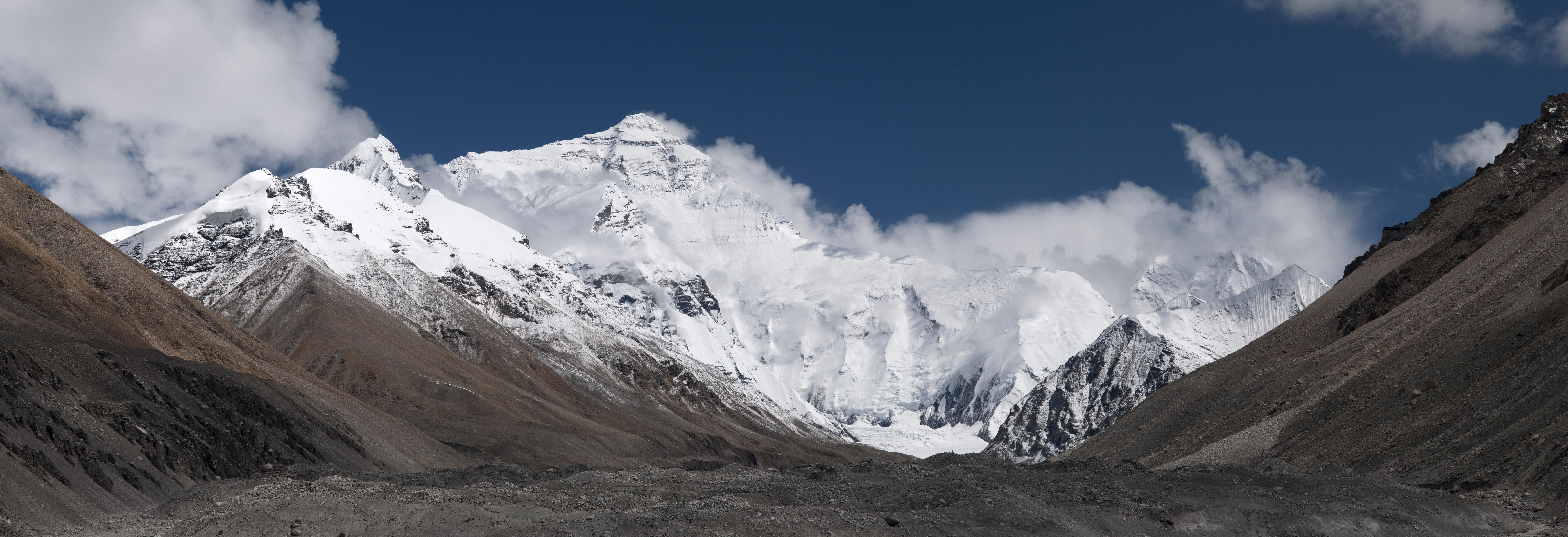 Everest 4K wallpaper for your desktop or mobile screen free and easy to download