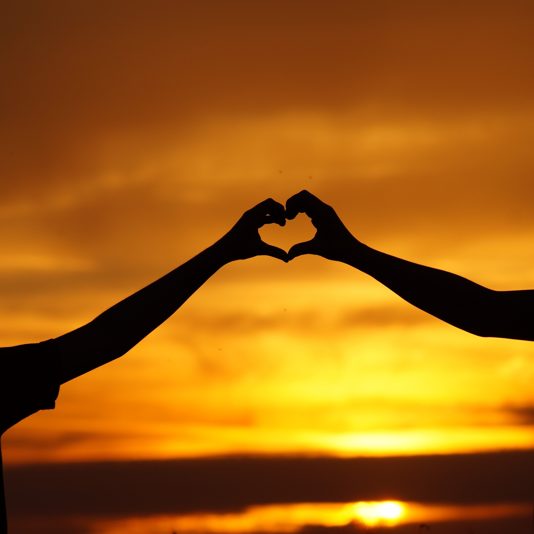 Love heart Wallpaper 4K, Hands together, Silhouette, Lovers, Couple, Love