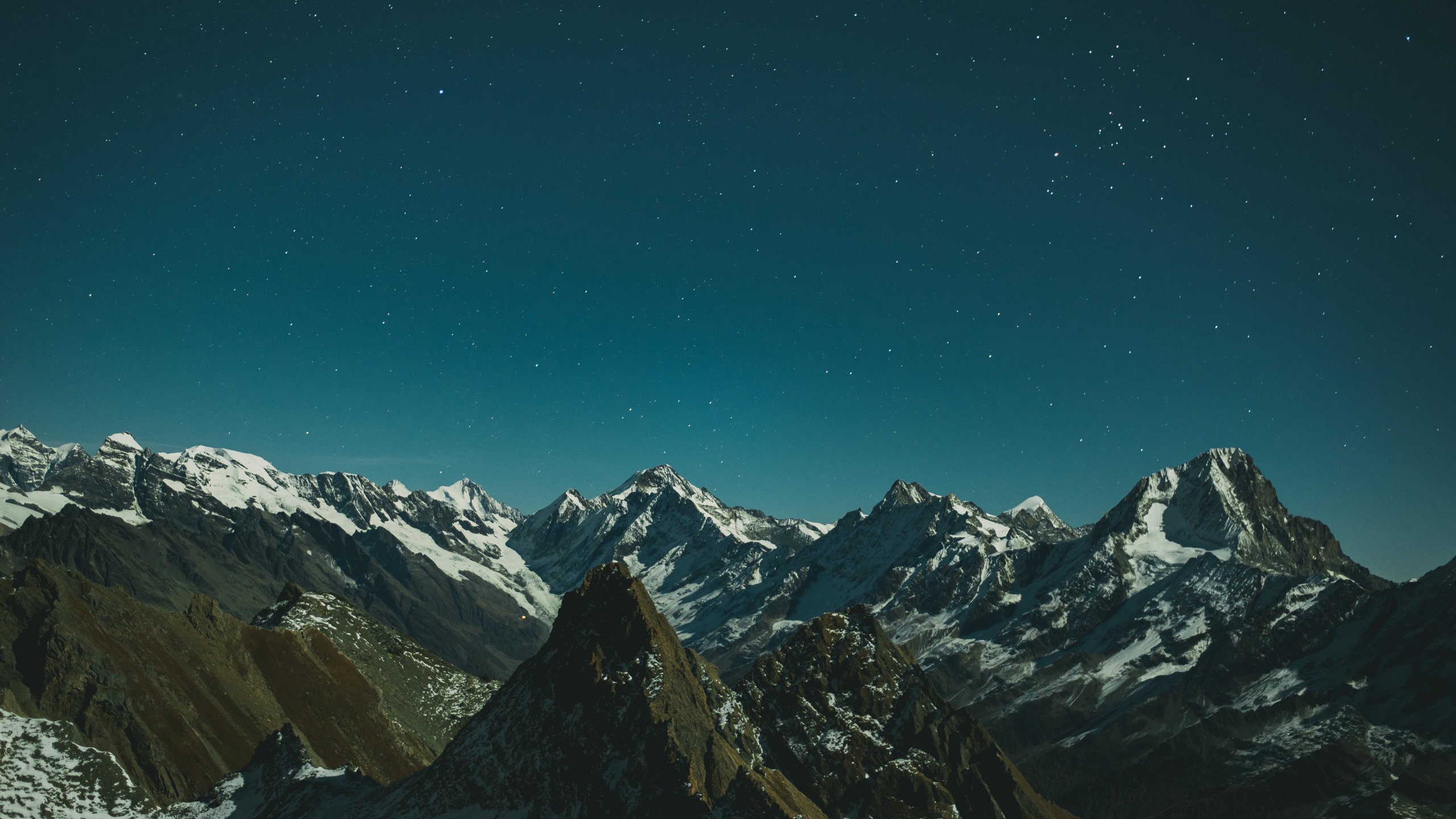 Mountains and the night sky 2560 × 1440: wallpaper