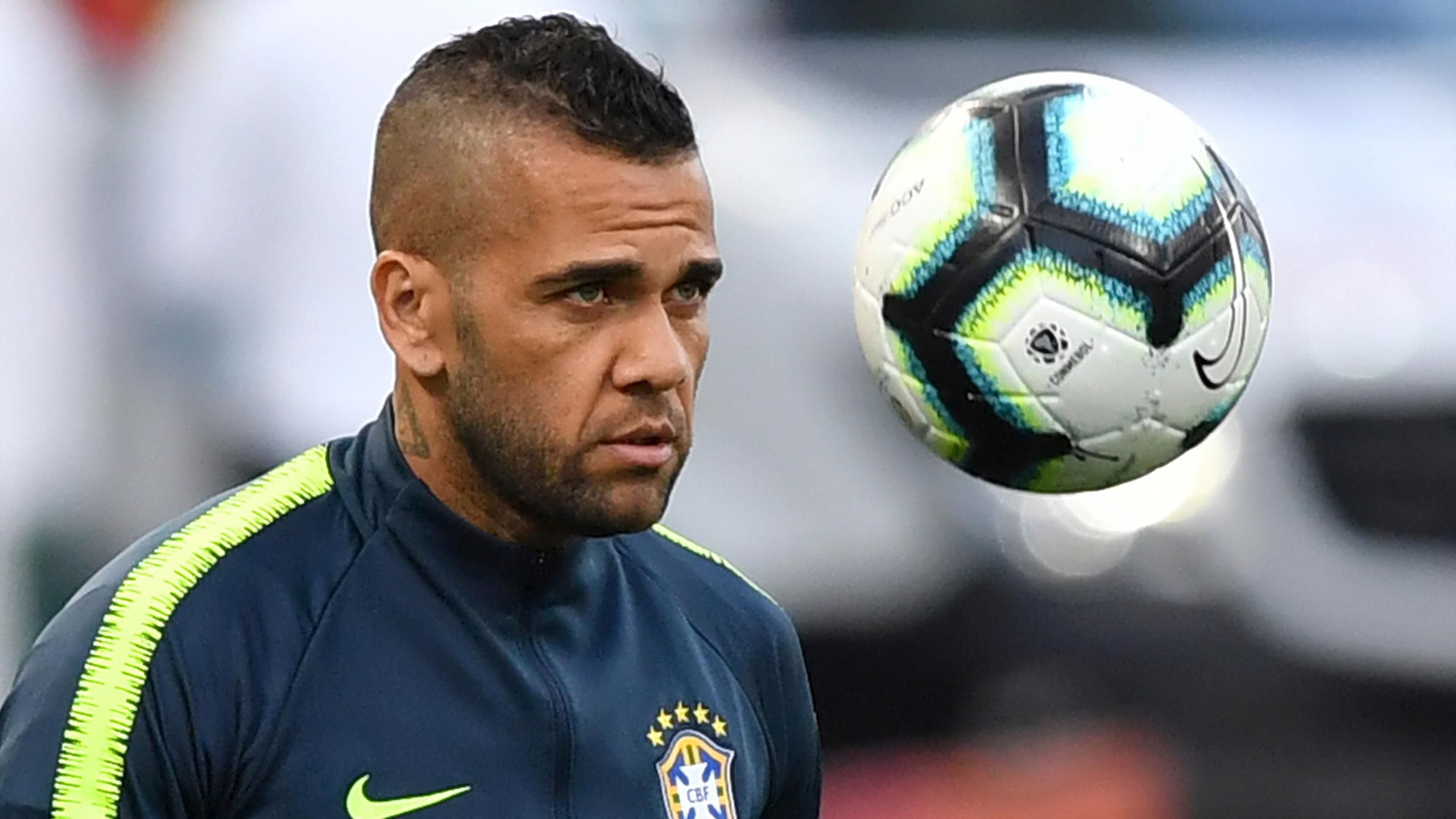 Daniel Alves to miss comeback with Brazil with knee injury