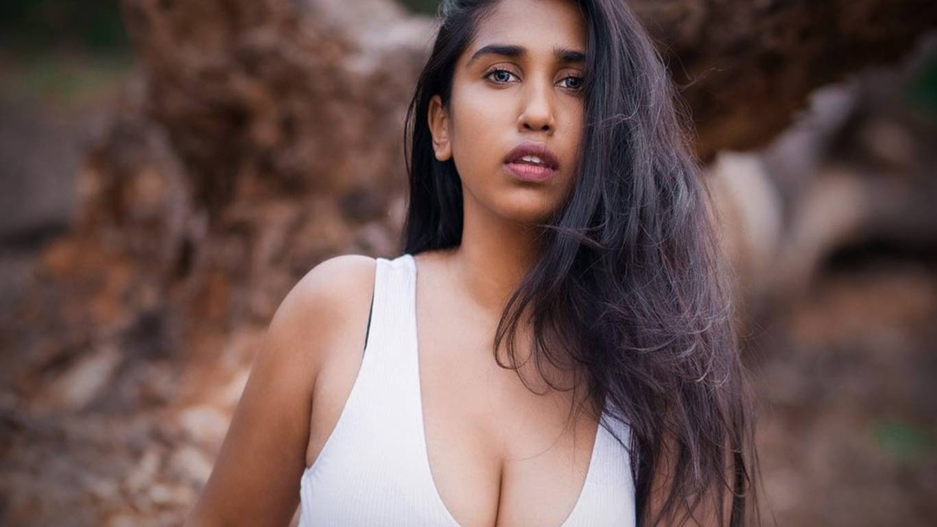 Scarlett Rose HD Wallpaper. Latest Scarlett Rose Wallpaper HD Free Download (1080p to 2K)