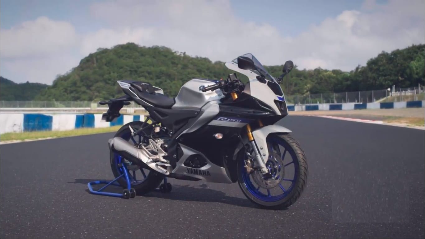 In Pics: 2021 Yamaha YZF R15 V4.0 Goes On Sale In India