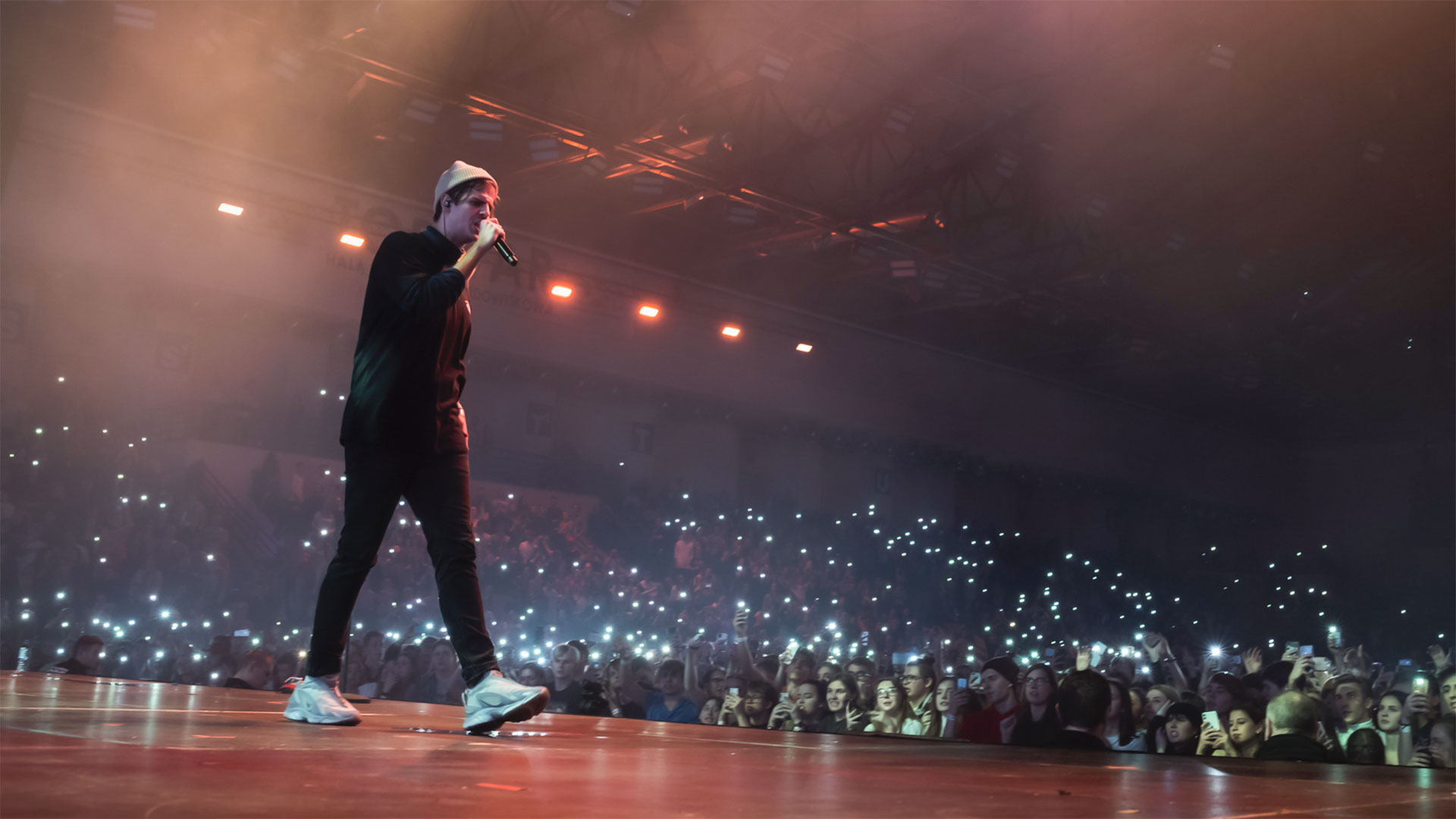 PROLIGHTS fixtures on stage with Taco Hemingway