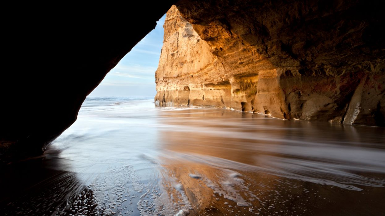 Cave on San Gregorio State Beach wallpaperx2160