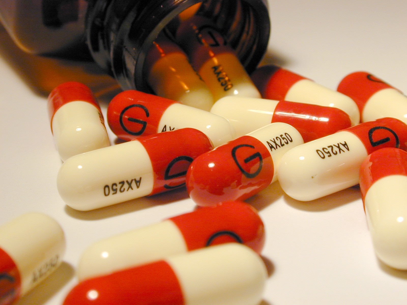 Wallpaper, capsules, bottle, pills, striped 1600x1200