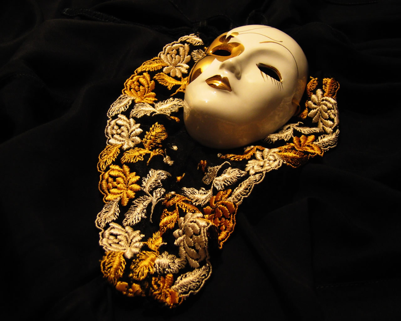 Japanese mask Wallpaper Wallpaper 14472