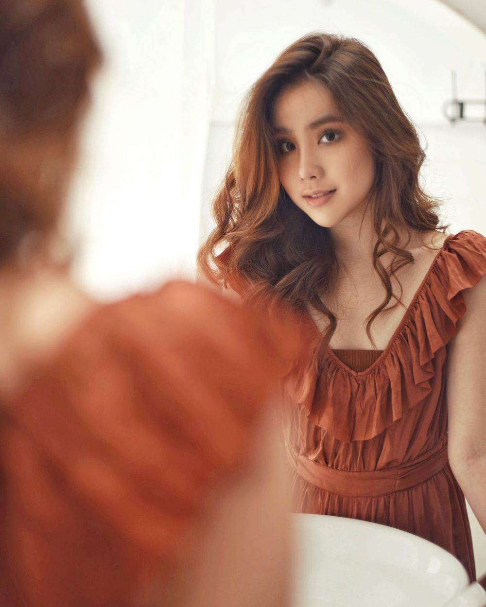 Potret Kece Agatha Chelsea Lakukan Mirror Selfie