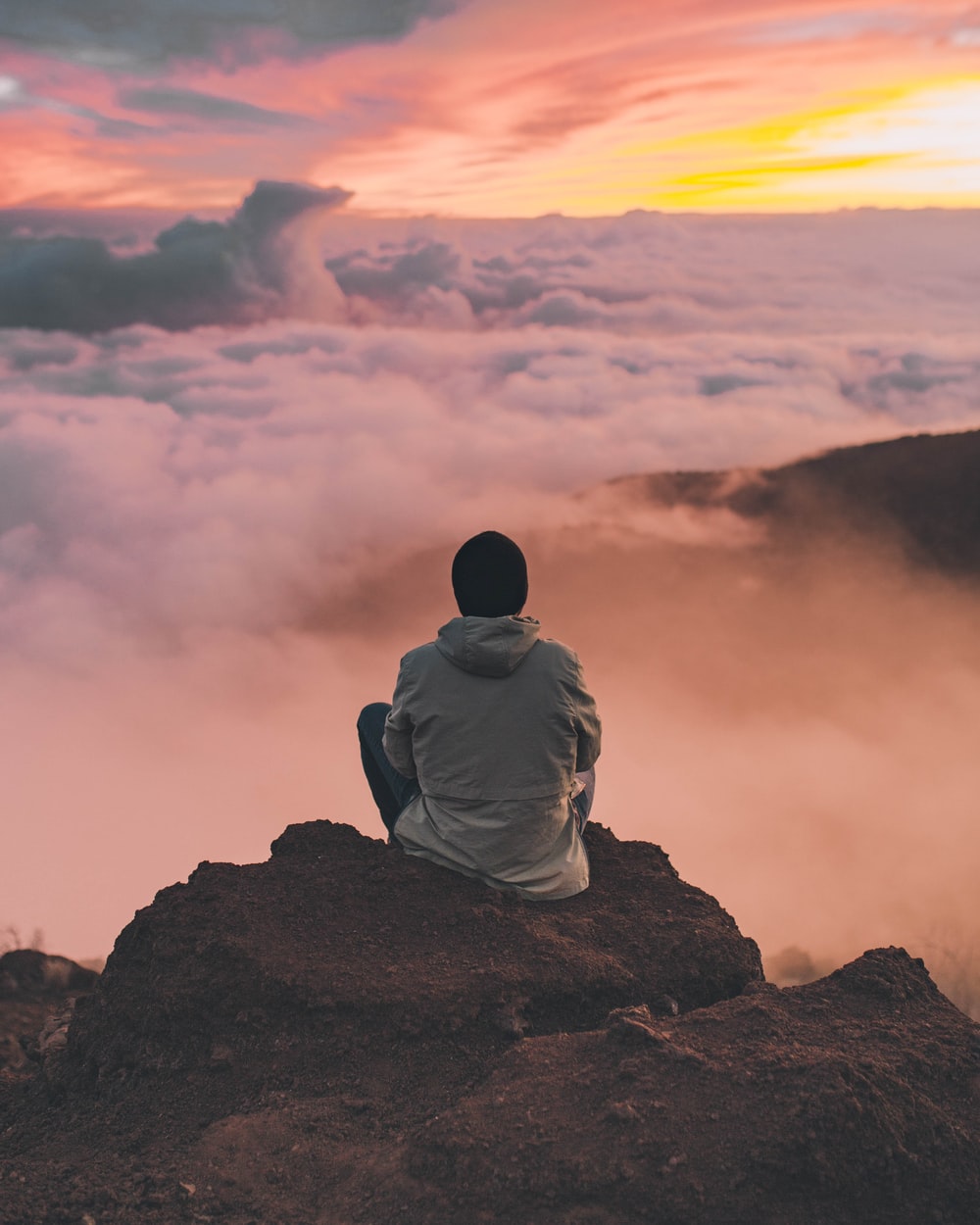 man sitting on cliff photo - Free Meditation Image.
