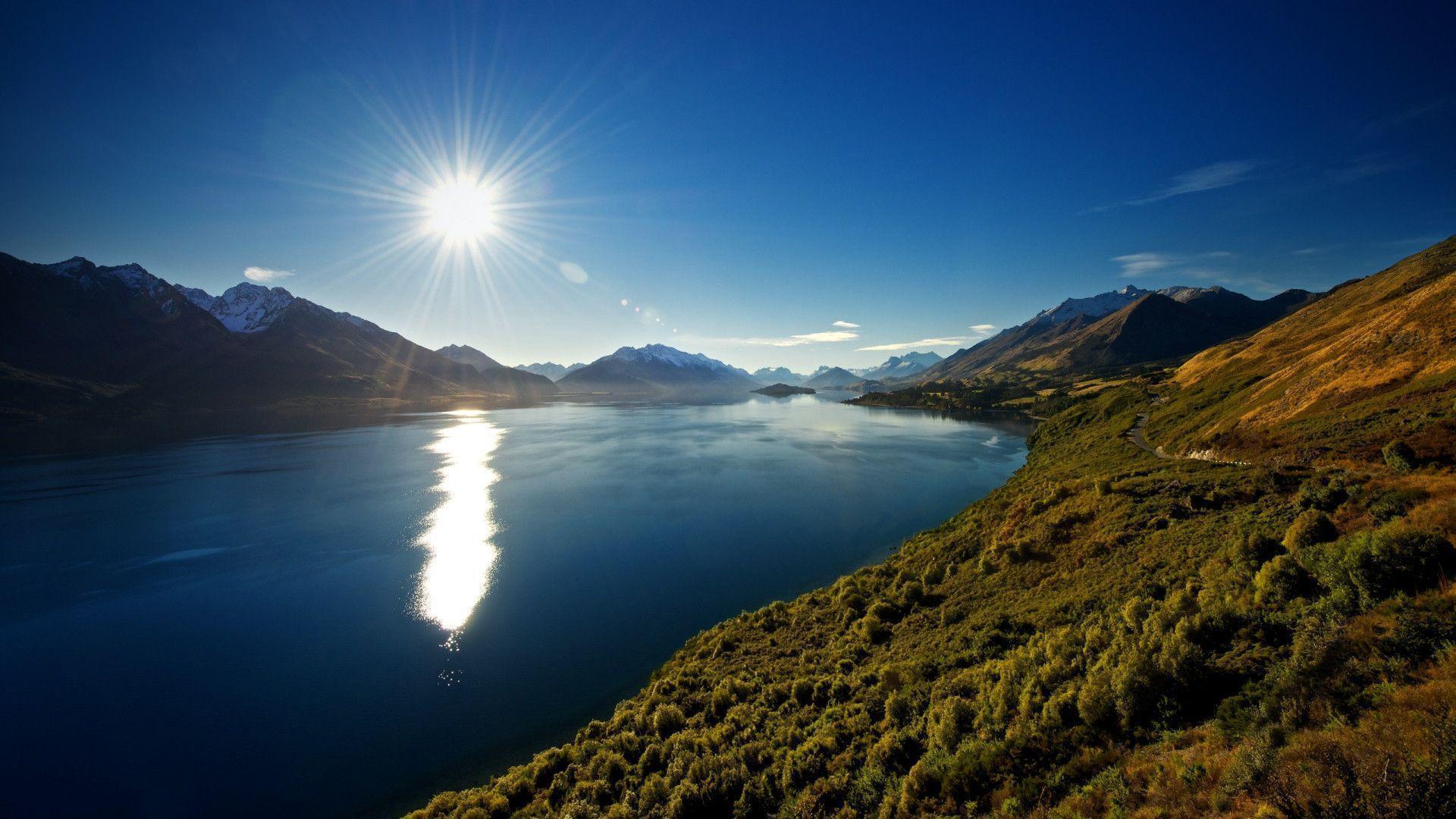 Lake Wakatipu Landscape Wallpaper