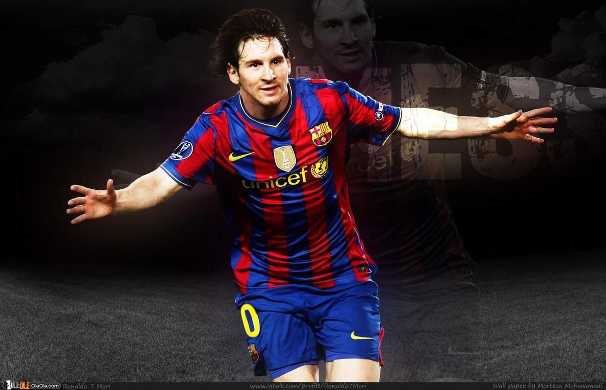Football: Amusing Lionel Messi Football Wallpaper Wallpaper