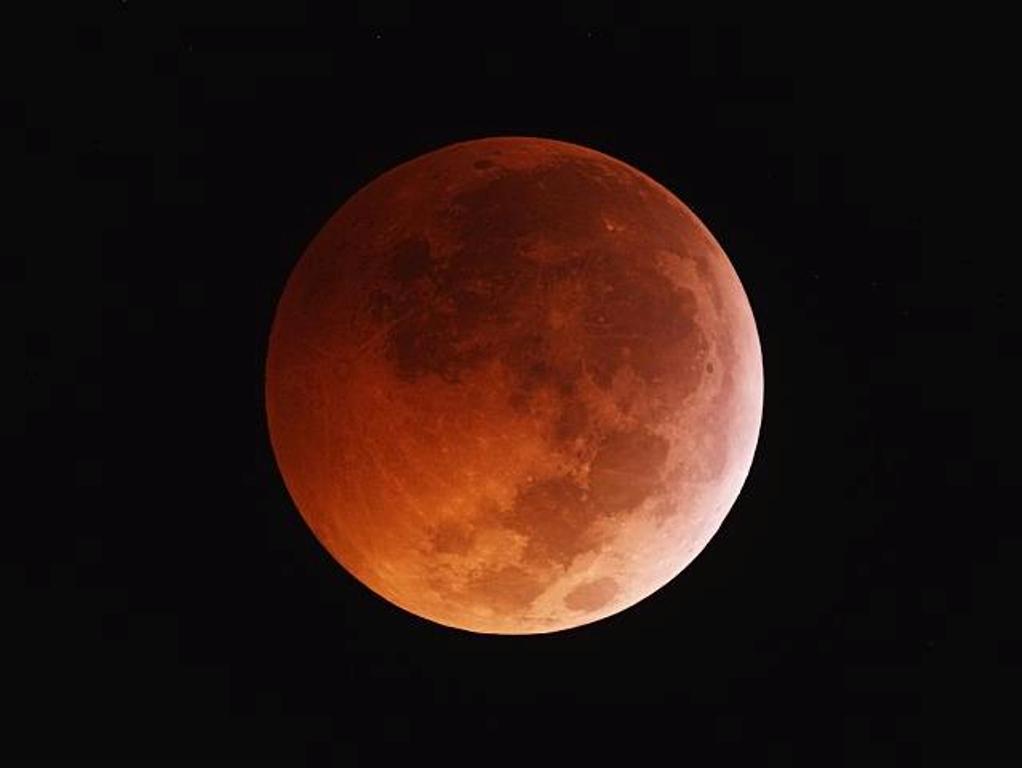 Lunar Eclipse. Download HD Wallpaper