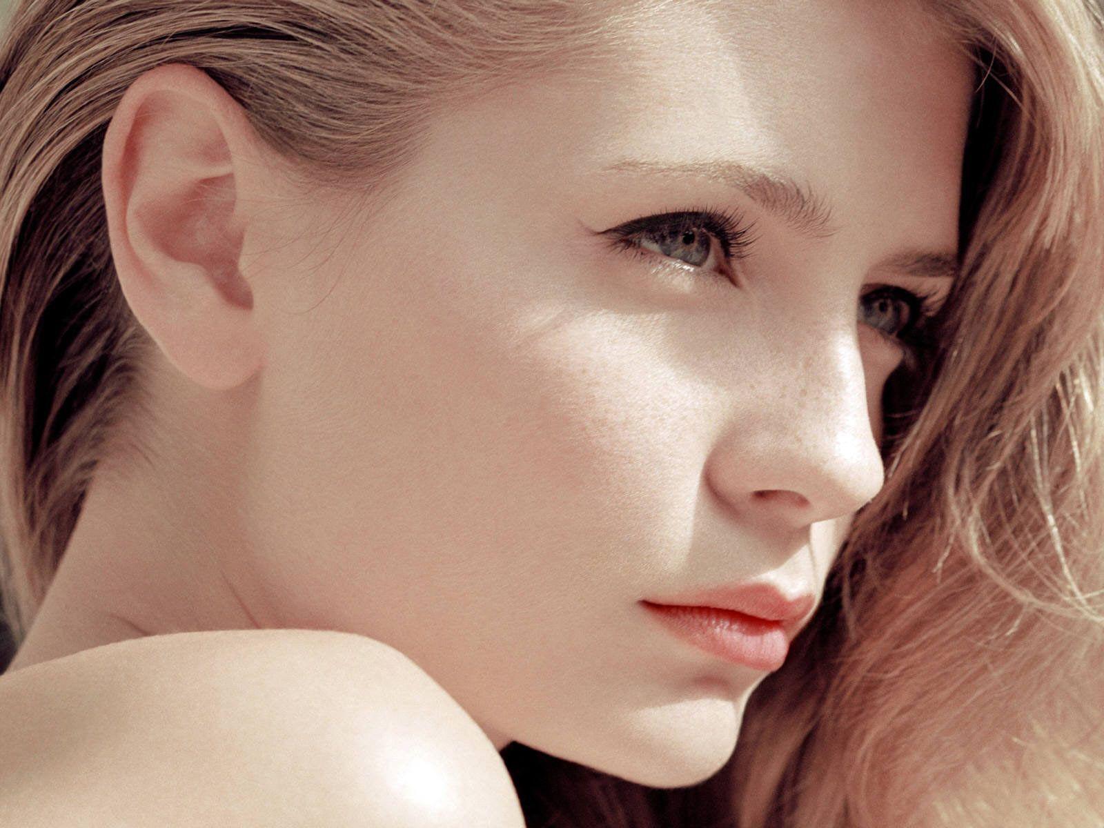 Desktop Wallpaper · Celebrities · Female · Mischa Anne Marsden