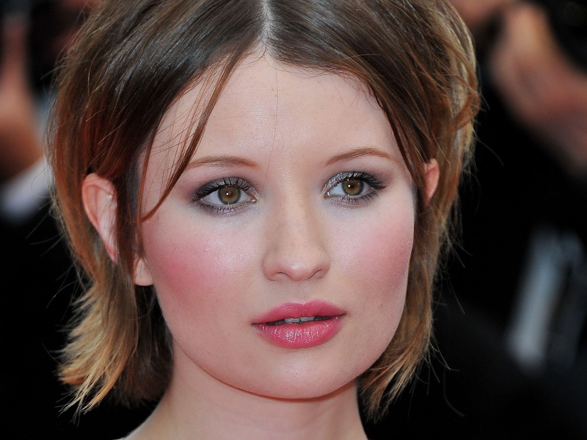 Emily Browning 44 71987 High Definition Wallpaper. wallalay